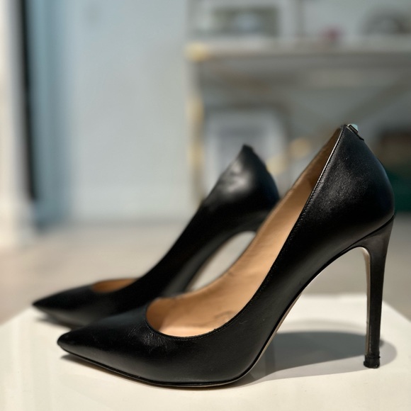 Valentino Garavino Black rockstud pump size 35. used, excellent condition - Picture 5 of 16